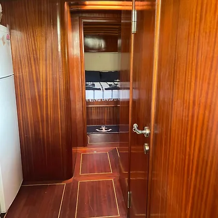 Usta-k 船上ホテル