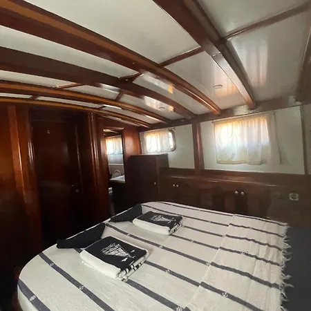 Botel Usta-k